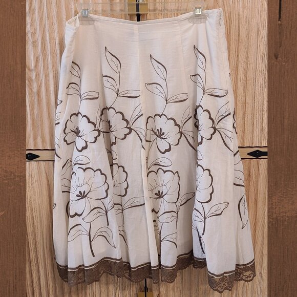 Vintage-Inspired Floral Embroidered Midi Skirt - Picture 2 of 11